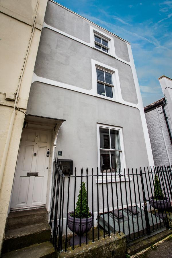 No8 Chepstow Bed & Breakfast Exterior photo